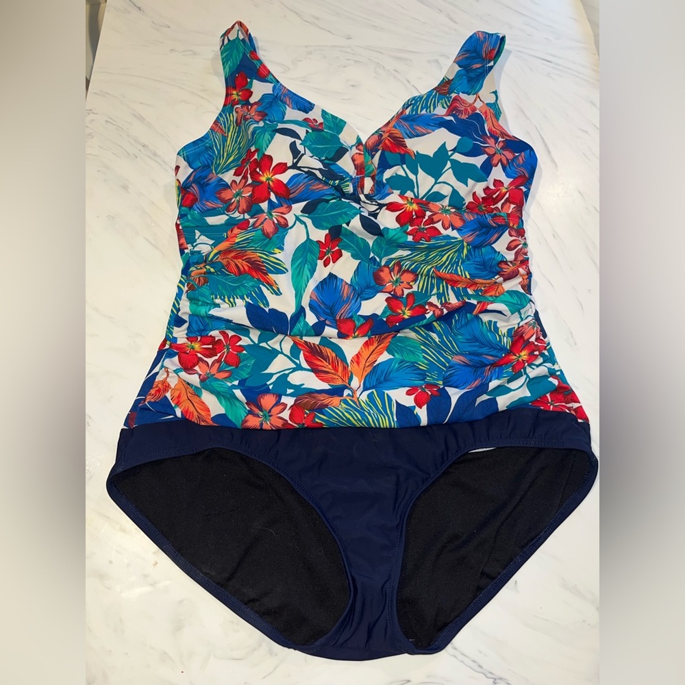 Croft & barrow 1 piece tummy Control swim bathing suit Floral navy leaf 20w